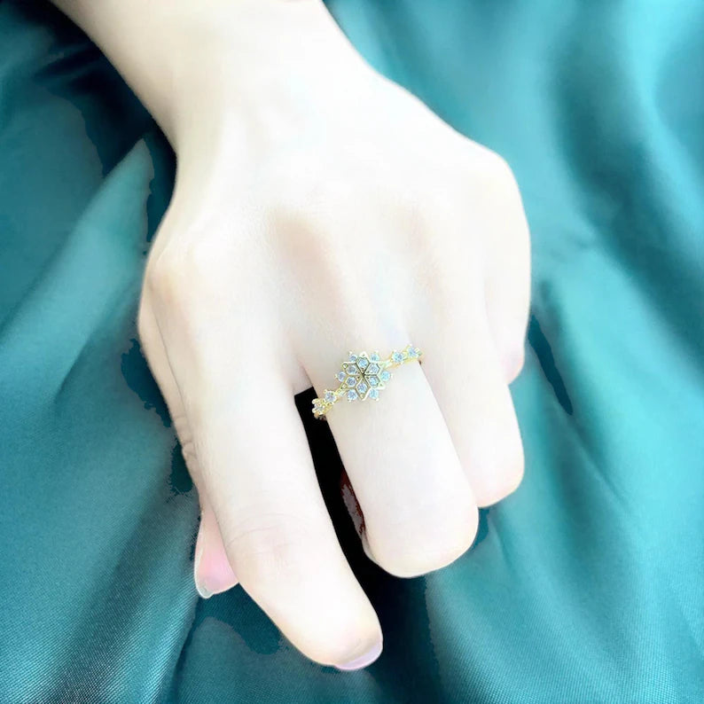 14K Gold Plated Snowflake Ring – Zircon Crystal Winter Jewelry in Gold, Silver or Rose Gold – Dainty Gift for Her, Christmas Ring