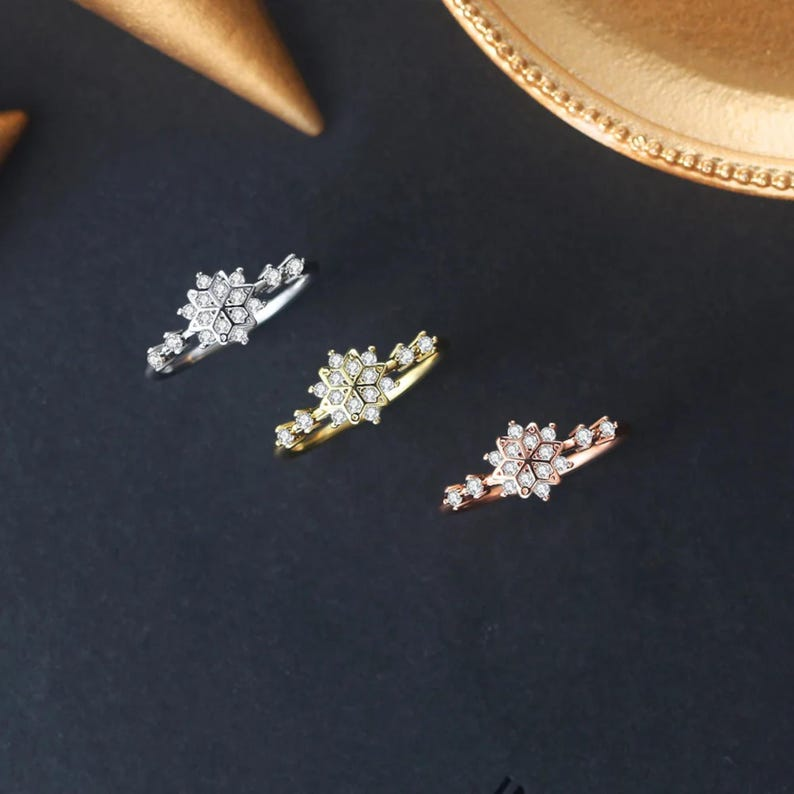 14K Gold Plated Snowflake Ring – Zircon Crystal Winter Jewelry in Gold, Silver or Rose Gold – Dainty Gift for Her, Christmas Ring
